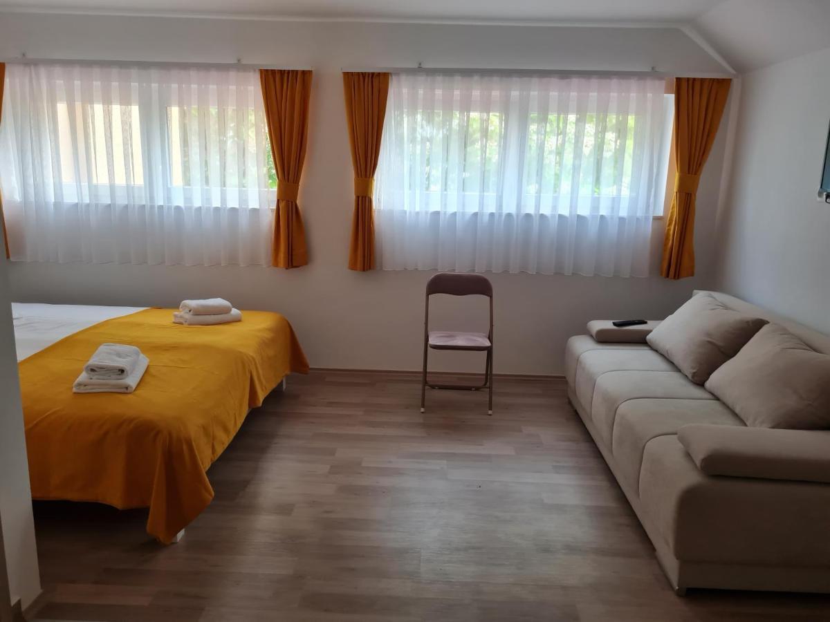 Restoran I Sobe Savic Bed & Breakfast Krnjak Exterior photo