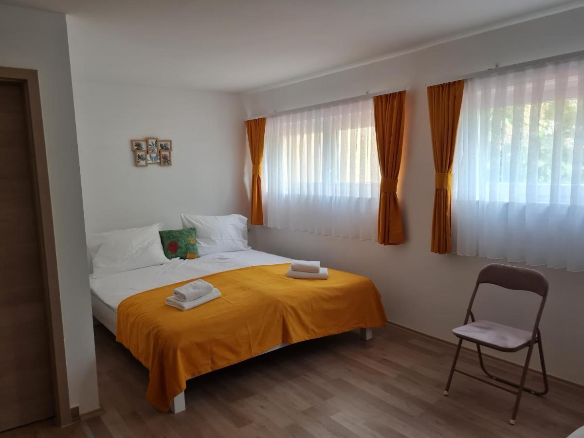 Restoran I Sobe Savic Bed & Breakfast Krnjak Exterior photo