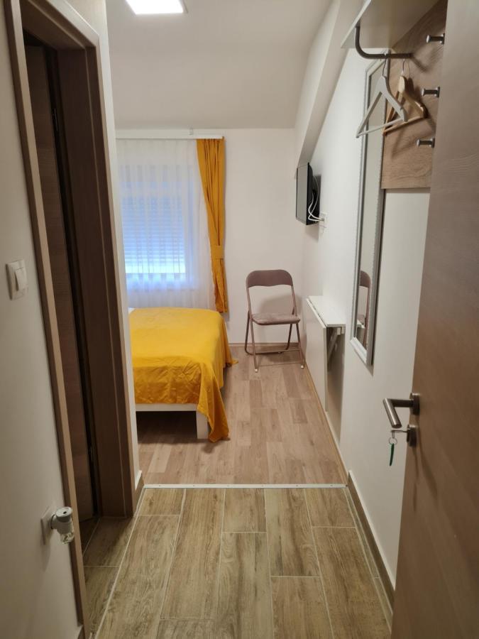Restoran I Sobe Savic Bed & Breakfast Krnjak Exterior photo