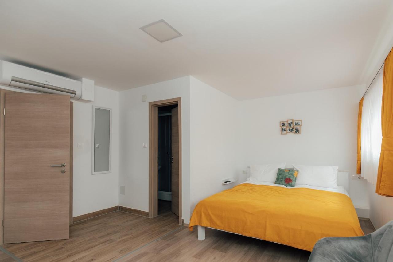 Restoran I Sobe Savic Bed & Breakfast Krnjak Exterior photo