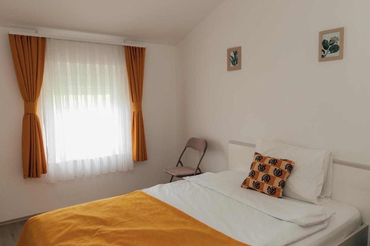 Restoran I Sobe Savic Bed & Breakfast Krnjak Exterior photo