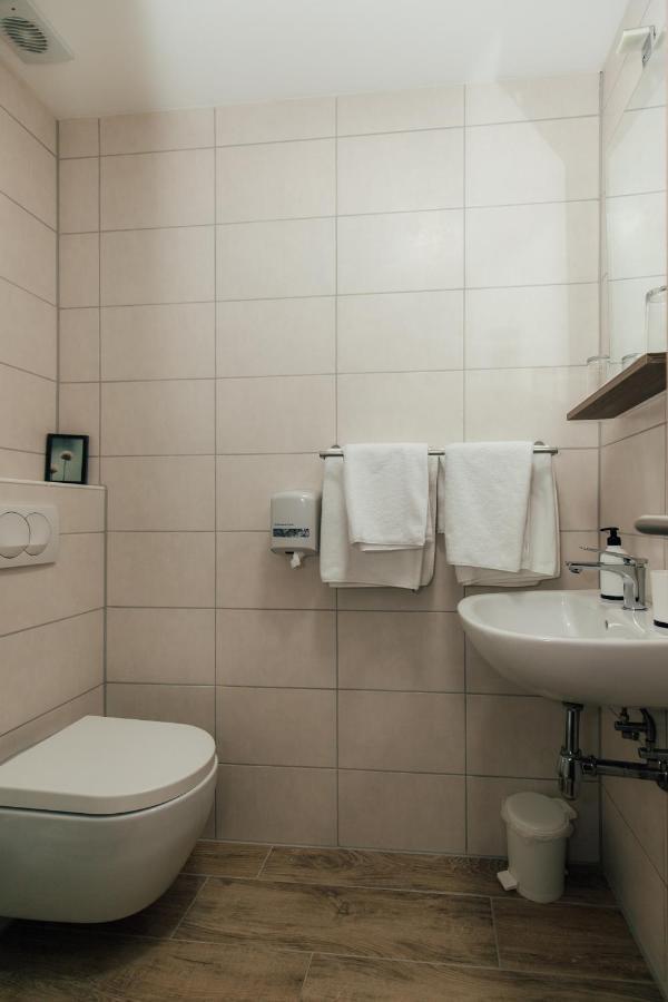 Restoran I Sobe Savic Bed & Breakfast Krnjak Exterior photo