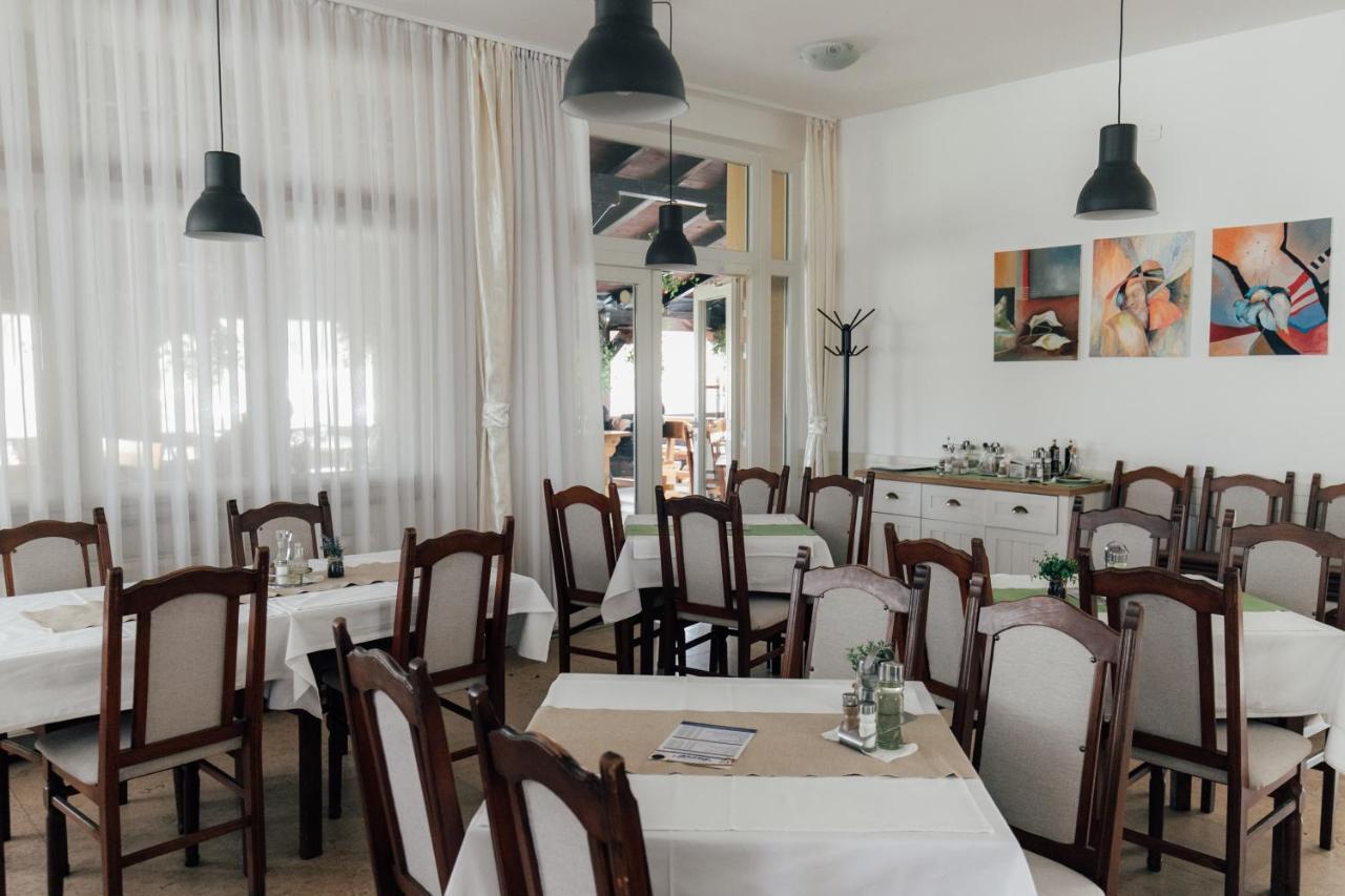Restoran I Sobe Savic Bed & Breakfast Krnjak Exterior photo